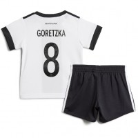 Njemačka Leon Goretzka #8 Domaci Dres za djecu SP 2022 Kratak Rukav (+ Kratke hlače)
